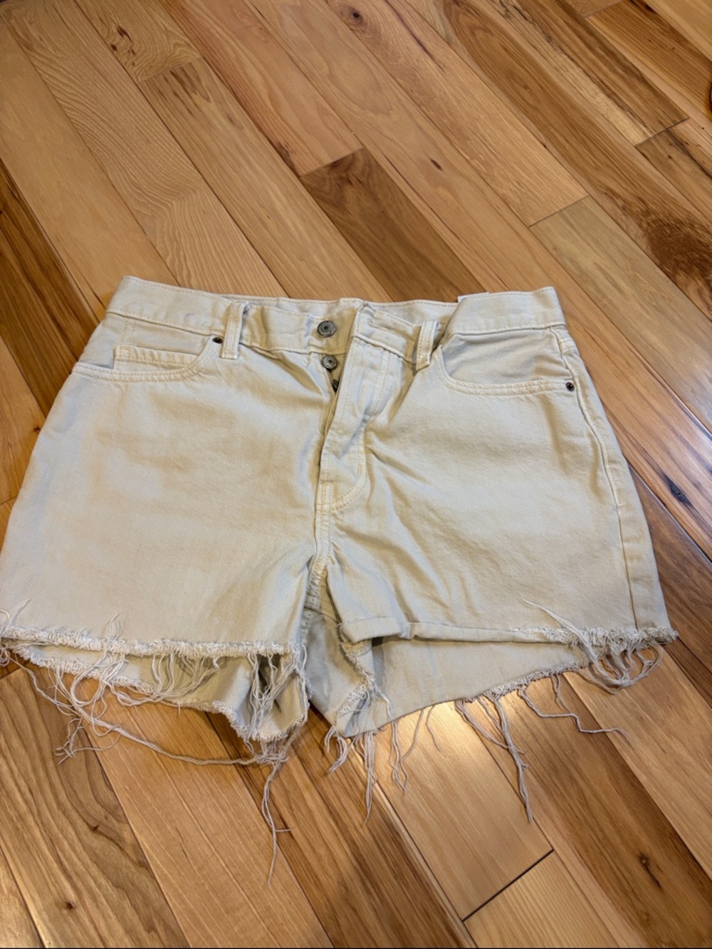 Old Navy Cream Denim Cutoff Shorts women’s slouchy straight size 10